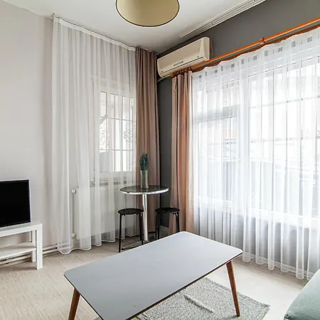 Апартаменты 1br Apt, 3 Min To Mecidiyekoey Center